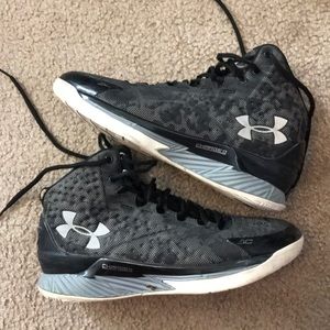 Curry 1 High top, black and grey.